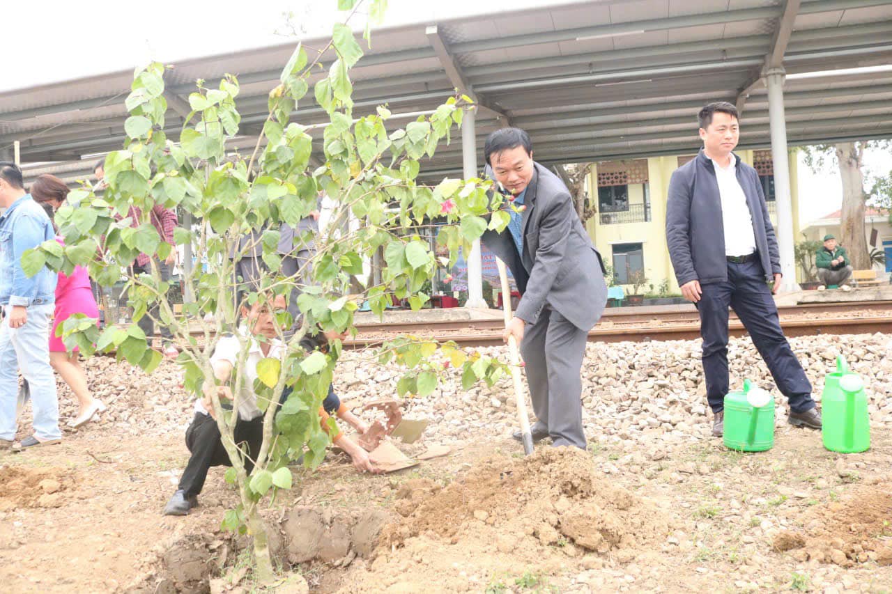 Chi nhánh KTĐS Nghệ Tĩnh tổ chức Lễ ra quân Tết Trồng cây Xuân Ất Tỵ 2025 và Phong trào Đường tàu-Đường hoa